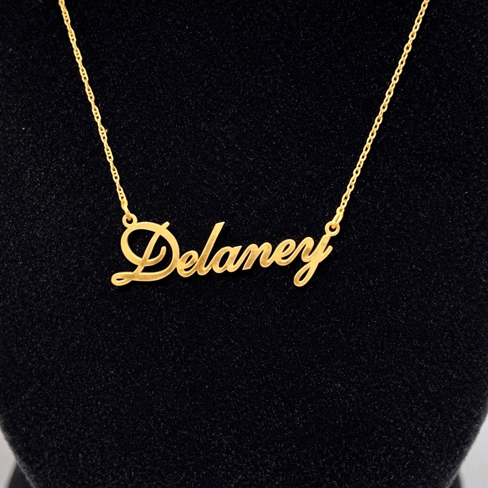 10K Solid Gold “Delaney” Nameplate Necklace 💛